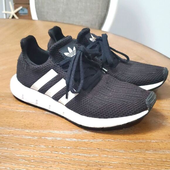 Adidas Lifestyle Cloudfoam Black/White Running Shoe women, Size 6.5 - Picture 1 of 8